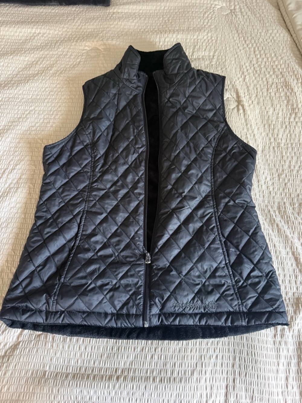 Free Country Quilted Sleeveless Vest in Black